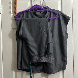 FIGS GRAPHITE Kade Cargo Pants- L/P and Womens Casma Three Pocket Scrub Tp- XL